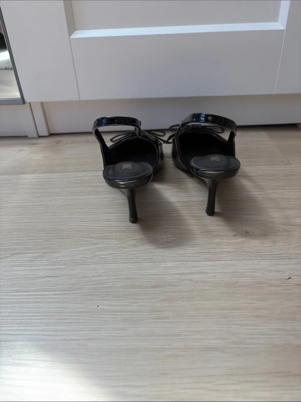 Zara Black Patent Pointed Slingback Pumps with Bow Detail - Picture 3 of 5
